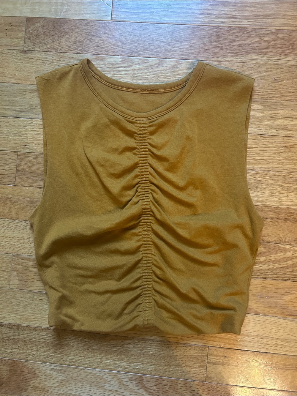 Lululemon Find your Feeling cropped rouched tank. Size 8, Fools Gold. Like new